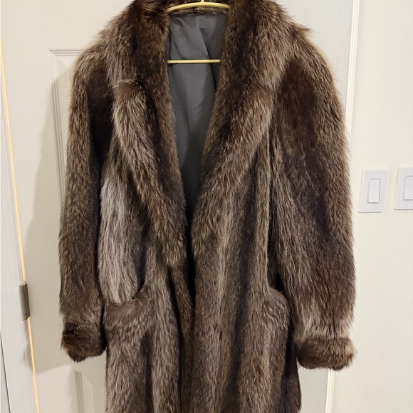 Luxurious Brown Fur Coat - 100% Raccoon Fur - Picture 6 of 15